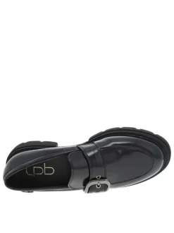 Mocassins noirs à talon décroché bas avec une boucle à ardillon