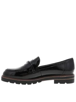 Mocassins noirs vernis à semelle plate avec un bijou à l'avant
