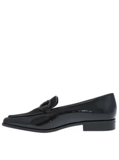 Mocassins noirs vernis à talon décroché bas avec une boucle noire