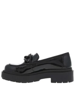Mocassins noir vernis à semelle plateau avec détails noirs sur l'empeigne