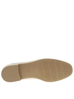 Mocassins taupe à talon décroché bas avec trépointe dorée et boucle beige