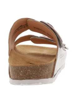 Mule en cuir froissé mauve vernis à semelle compensée et boucles à ardillon