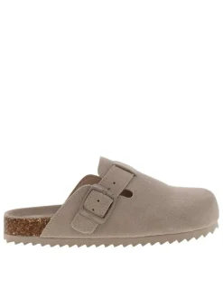 Mules taupe avec un talon plat et une fermeture à boucle à ardillon