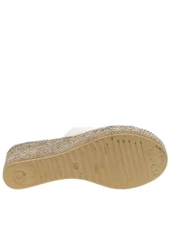 Mules blanches et taupe à talon compensé texturé avec bout ouvert