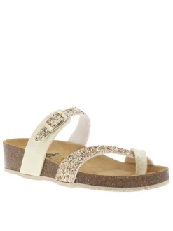 Mules dorées avec un entre-doigt un talon semi-compensé et des sequins