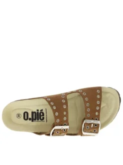 Mules en cuir brunes à talon plat avec boucles à ardillon et oeillets d'aération