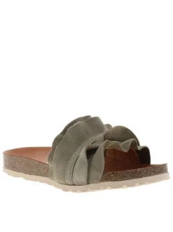 Mules en cuir kaki avec un talon plat et muni d'une large sangle