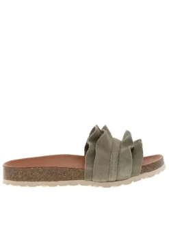 Mules en cuir kaki avec un talon plat et muni d'une large sangle