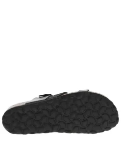 Mules en cuir noires à talon compensé avec une boucle à ardillon