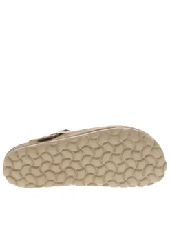 Mules en cuir taupe style sabot avec une boucle à ardillon et clous décoratifs
