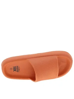 Mules orange avec un talon plateforme et un revêtement texturé