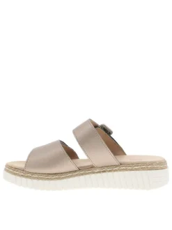 Mules or à semelle plate avec une fermeture à boucle à ardillon