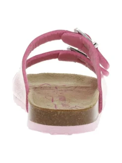 Mules roses brillantes avec talon plat et fermeture boucle à ardillon