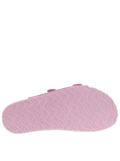 Mules roses brillantes avec talon plat et fermeture boucle à ardillon