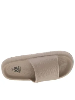 Mules taupe avec un talon plateforme et un revêtement texturé