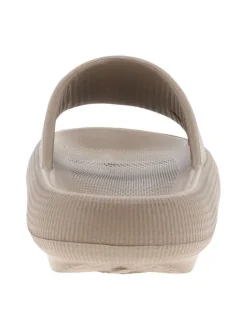 Mules taupe avec un talon plateforme et un revêtement texturé