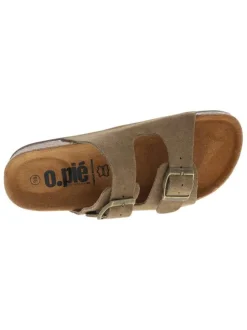 Mules taupe en cuir avec un talon plat et deux boucles à ardillon