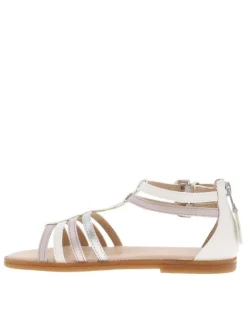 Nu-pieds blancs à semelle plate beige et à boucles à ardillon argentées