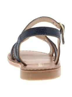 Nu-pieds bleus en cuir avec un talon plat et une boucle à ardillon