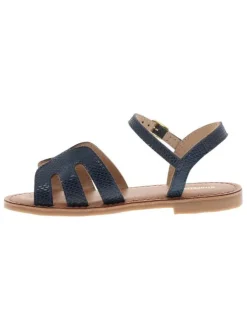 Nu-pieds bleus en cuir avec un talon plat et une boucle à ardillon