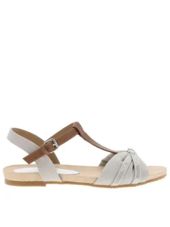 Nu-pieds beiges à semelle plate avec une fermeture à boucle à ardillon