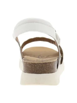 Nu-pieds blancs à semelle à talon compensé bas et à boucle à ardillon
