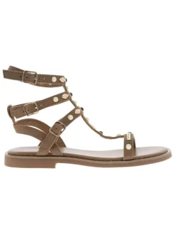 Nu-pieds caramel hauts en cuir avec un talon plat et une boucle à ardillon