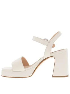 Nu-pieds en cuir écru à bride élastiquée, surélevés, talon bloc décroché haut