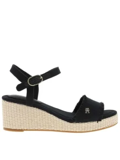 Nu-pieds en cuir noirs avec un talon compensé et une boucle à ardillon
