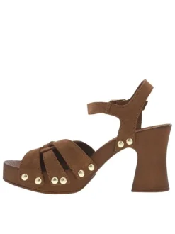 Nu-pieds en cuir nubuck marron avec un talon décroché haut et boucle à ardillon