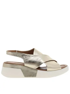 Nu-pieds en cuir or à semelle compensée et un soufflet élastiqué à l'arrière