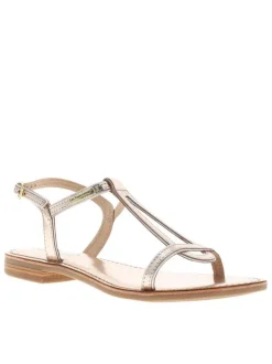 Nu-pieds en cuir or à semelle plat et une fermeture à boucle à ardillon