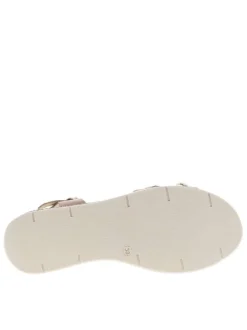 Nu-pieds en cuir taupe à talon compensé bas avec boucle à ardillon dorée