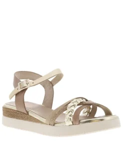 Nu-pieds en cuir taupe à talon compensé bas avec boucle à ardillon dorée