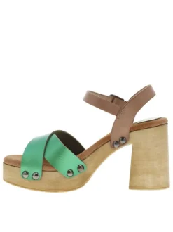 Nu-pieds en cuir verts avec un talon décroché haut style sabot