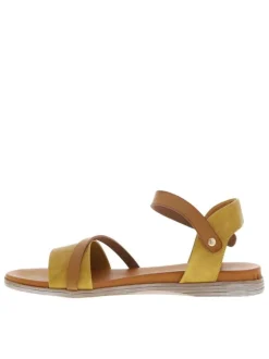 Nu-pieds jaunes et marron avec boucle à ardillon et détails métalliques dorés