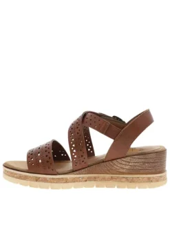 Nu-pieds marron à semelle compensé bas et à boucle à ardillon