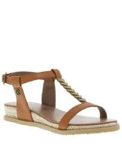 Nu-pieds marron à talon compensé bas avec boucle et détails métalliques