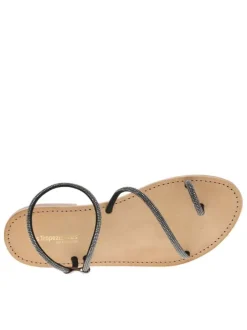Nu-pieds noirs avec un talon plat des strass et un entre-doigt