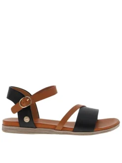 Nu-pieds noirs et camel à talon plat avec une boucle à ardillon