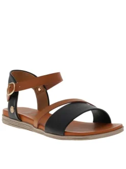 Nu-pieds noirs et camel à talon plat avec une boucle à ardillon