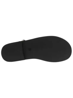 Nu-pieds noirs hauts en cuir avec un talon plat et une boucle à ardillon