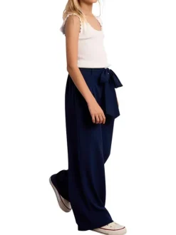 Pantalon marine uni pourvu d'une coupe droite et d'une taille intermédiaire