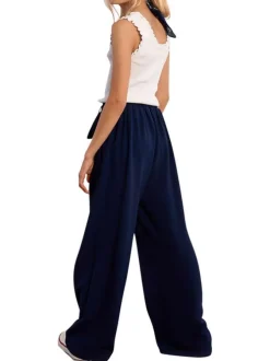 Pantalon marine uni pourvu d'une coupe droite et d'une taille intermédiaire