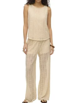 Pantalon beige en guipure coupe ample pourvu d'une taille élastiquée