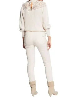 Pantalon blanc uni avec une coupe slim et une taille intermédiaire