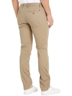 Pantalon Bleeker en coton beige uni avec une coupe chino et poches latérales