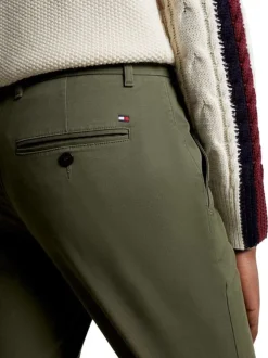 Pantalon Bleeker en coton kaki uni avec une coupe chino et des poches latérales