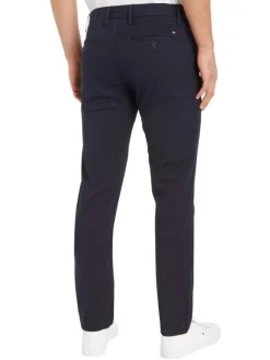 Pantalon Bleeker en coton marine uni avec une coupe chino et poches arrières