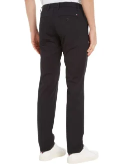 Pantalon Bleeker en coton noir uni avec une coupe chino et logo de la marque